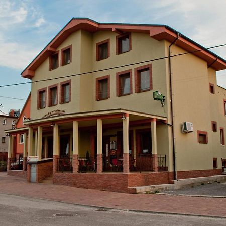 Penzion Kozak B&B Sebedražie Exteriör bild
