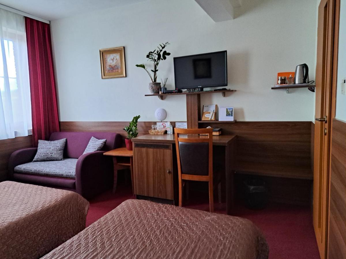 Penzion Kozak B&B Sebedražie Exteriör bild