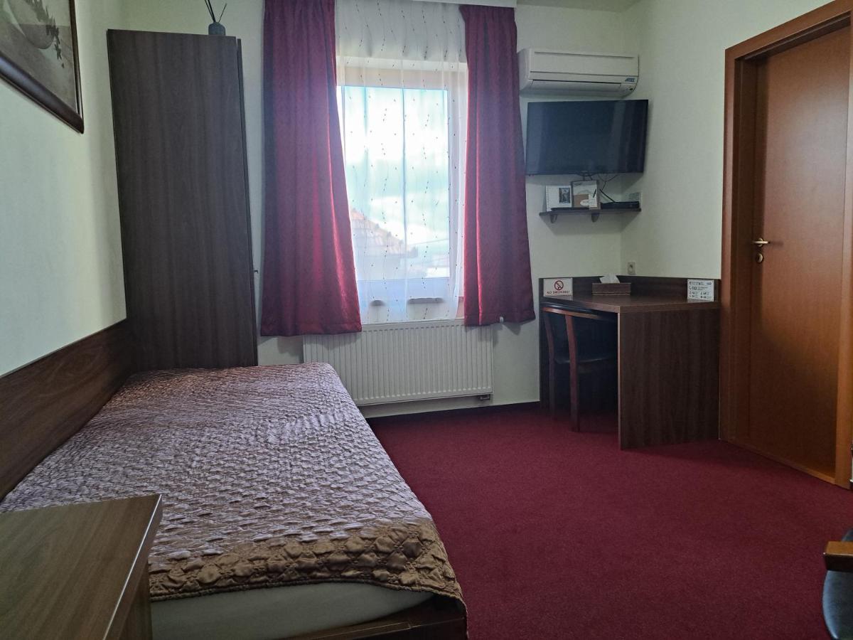 Penzion Kozak B&B Sebedražie Exteriör bild