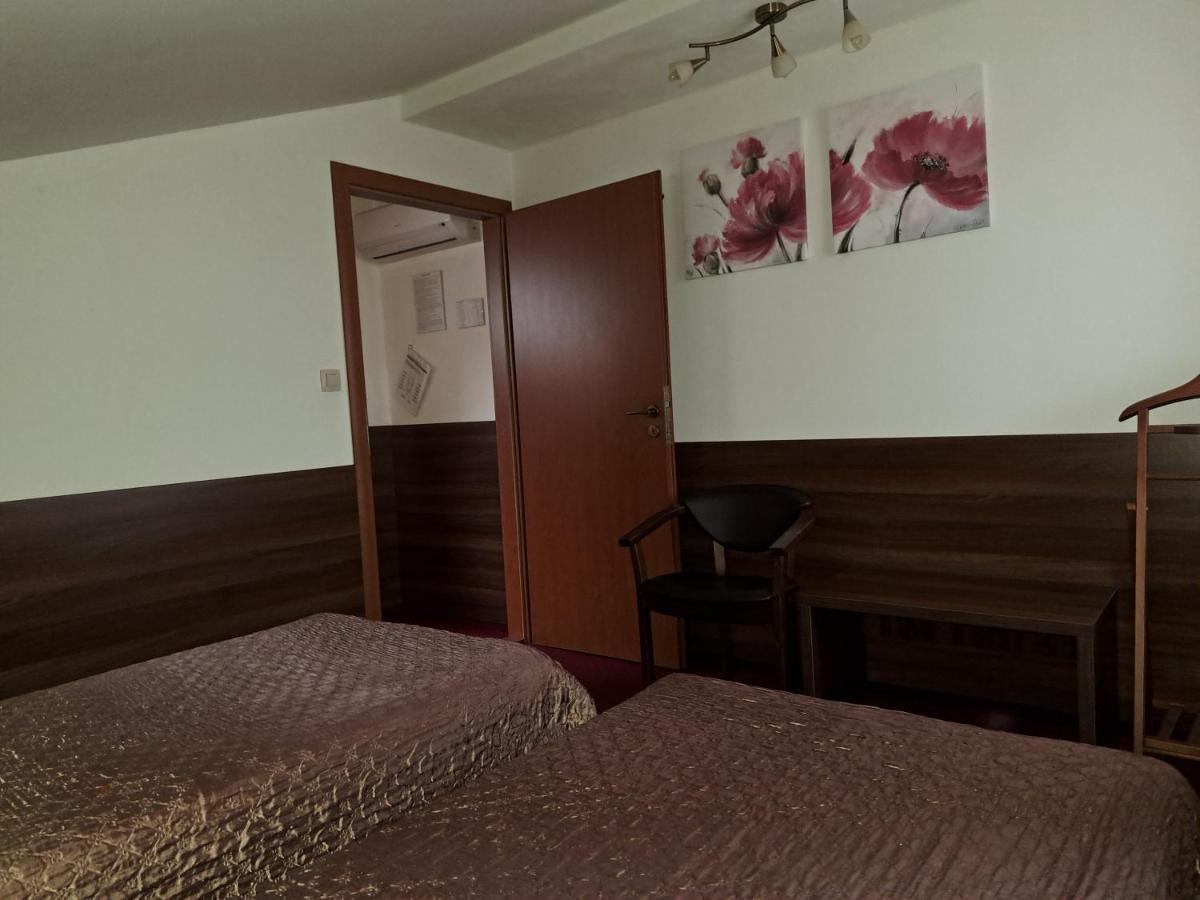 Penzion Kozak B&B Sebedražie Exteriör bild